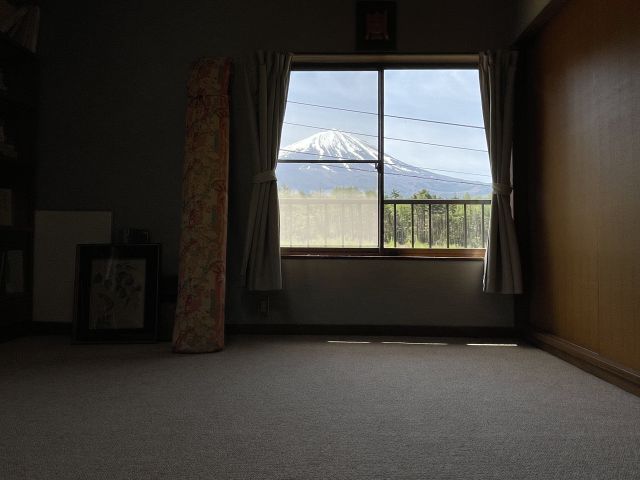 洋室からの富士山（洋室）
